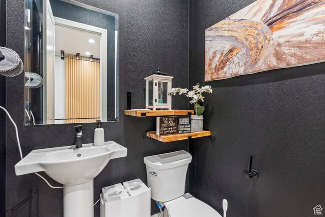 Photo - 837 S Finley Cir