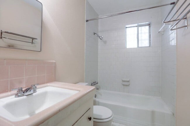 Photo - 1521 Rutland St