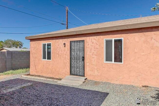 Building Photo - 2192 W 1st St Unit 4