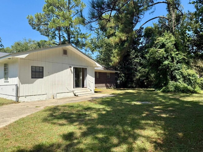 Photo - 477 Willow St