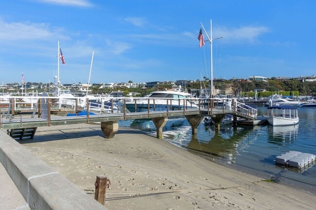 Photo - 223 E Bay Front Unidad Back