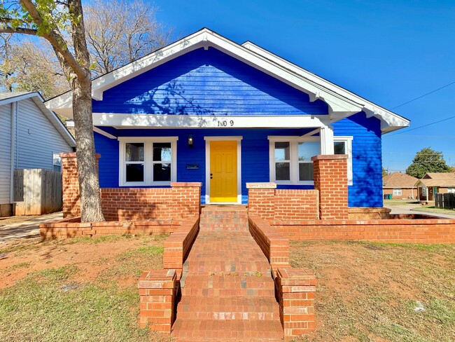 Great 2 Bed, 1 Bath Home in OKC! - Great 2 Bed, 1 Bath Home in OKC!