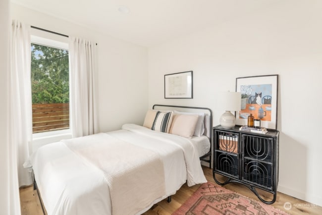 Photo - 9429B 18th Ave SW