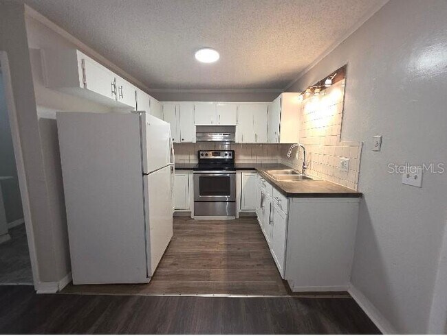 Photo - 843 Grove Ave