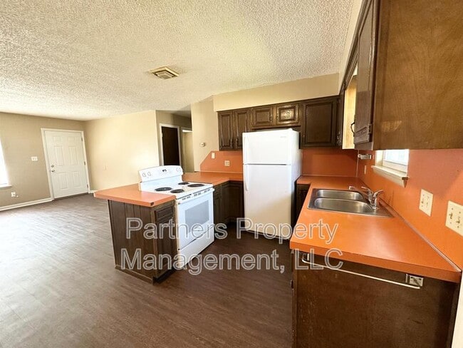 Photo - 105 Pine Ave