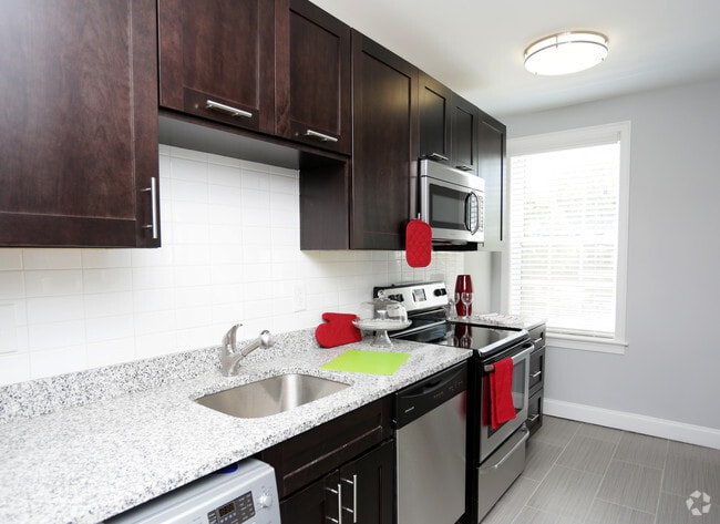 400 SF 0 Bedroom - Kitchen - The Metropolitan Apartments