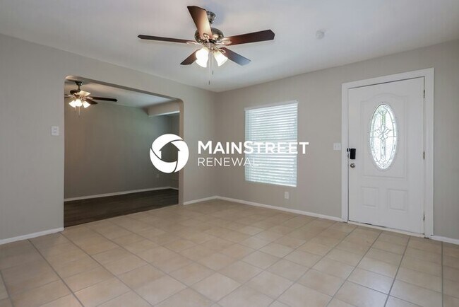 Photo - 3 Bedroom Pet-Friendly Home in Saint Petersburg, FL with Main Street Renewal
