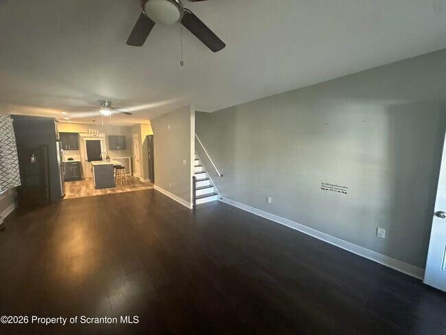 Photo - 916-918 Grandview St