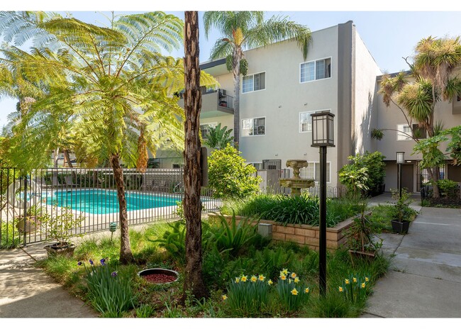 Photo - Courtyard Apartments