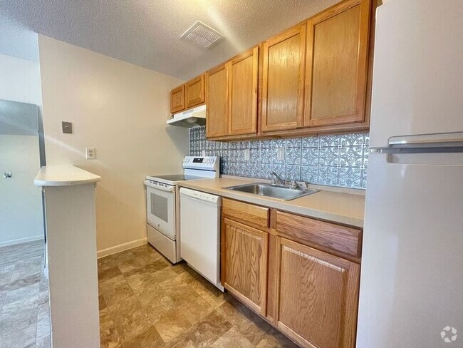 Building Photo - 173 Loudon Rd Unit 411 Rental