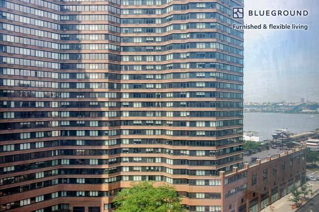 Photo - 635 W 42nd St Unidad FL9-ID1821