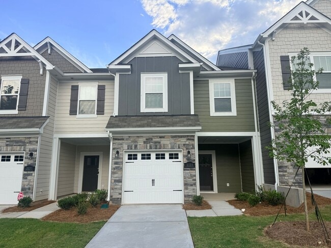 Building Photo - Brand New Townhome in Highland Creek Area!