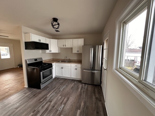 Photo - 693 N Cherry St