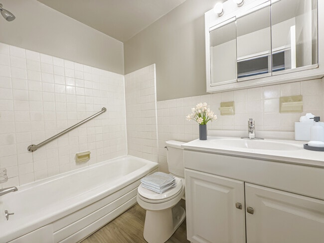 Photo - Creekside North Apartments