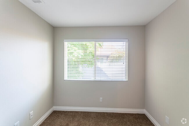 2 BR, 2 BA - 725 SF