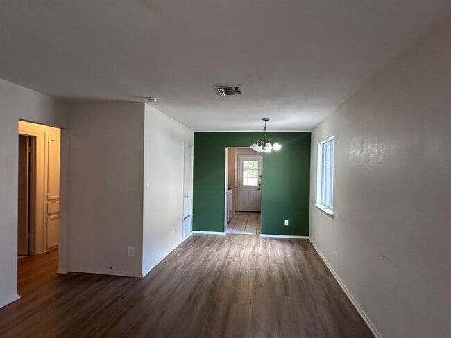 Photo - 410 Linden St