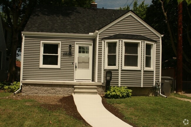 Building Photo - 23030 Beech St Rental