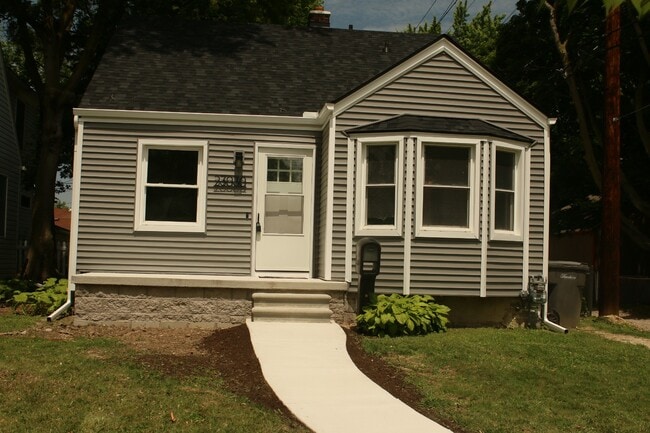 Photo - 23030 Beech St House