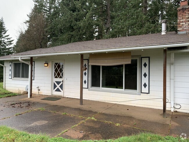 Building Photo - Lovely Single Family Home in Country Setti...