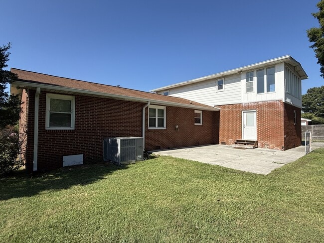 5312 Rowan Rd
