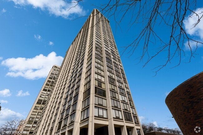 Building Photo - 5445 N Sheridan Rd Unit 602 Rental