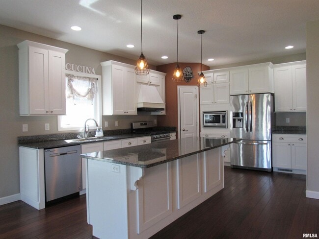 Photo - 405 E Palace Row