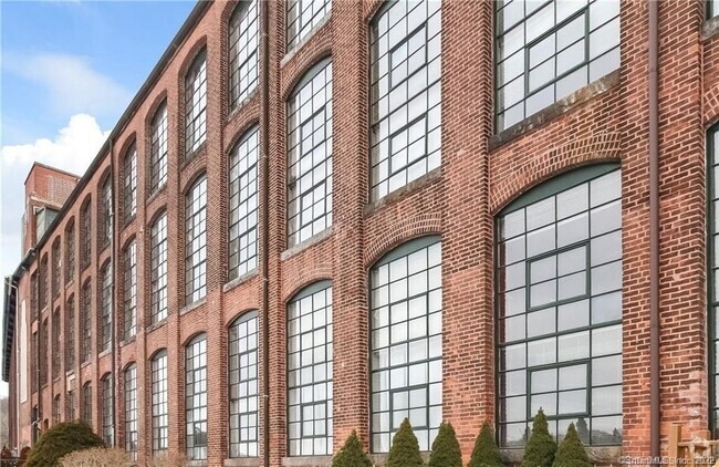Building Photo - 68 Thermos Ave Unit 111A Rental