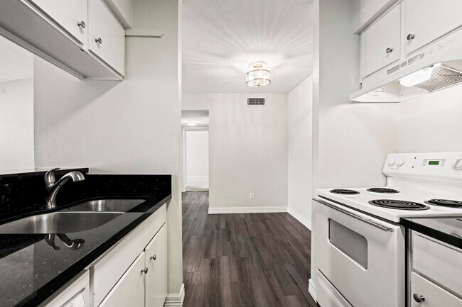 Building Photo - 3300 Pebblebrook Dr Unit 104