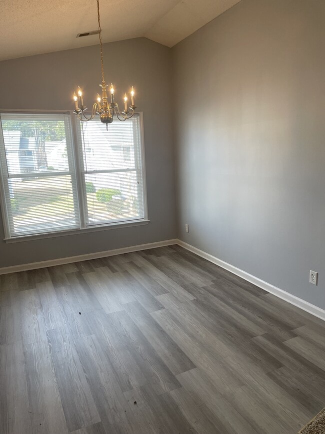 Photo - 114 W Victoria Ct