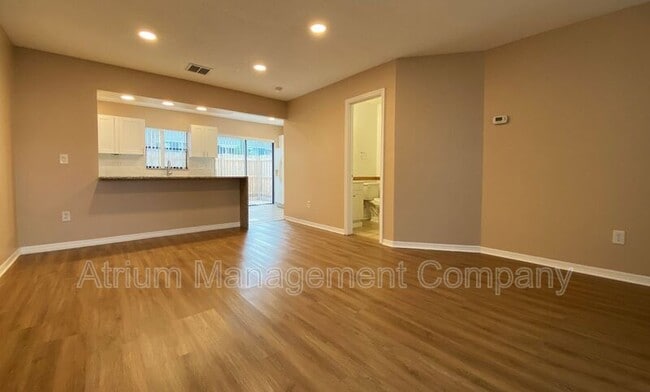 Building Photo - 6262 Yorktown Dr Rental