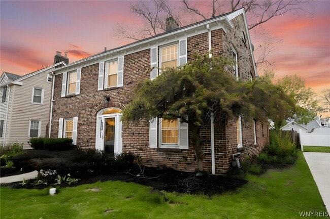 Photo - 3025 Macklem Ave