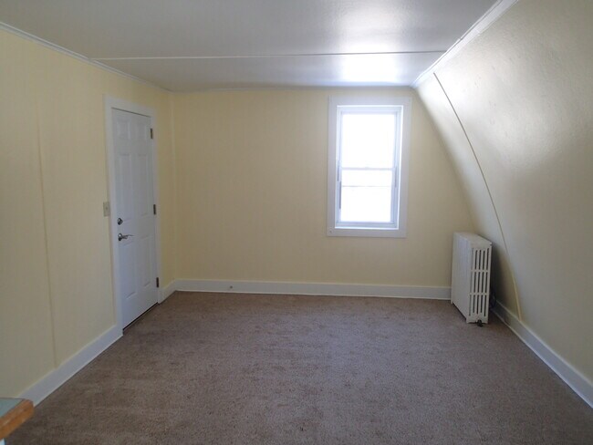 Living Room - 36 German Cross Rd Unidad S2