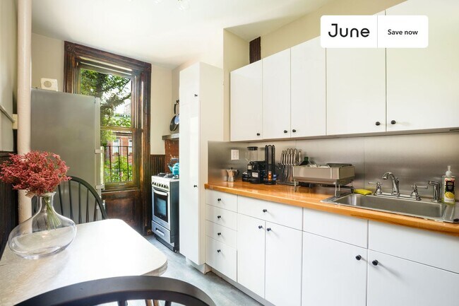 Photo - 336 W 47th St