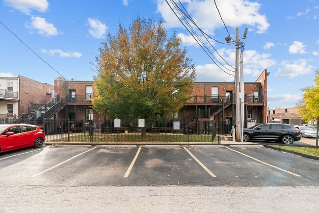 Photo - Available now! Cozy Updated 1 Bed 1 Bath in the Grove with W/D included! Unit 4347 Manchester Ave Apt D