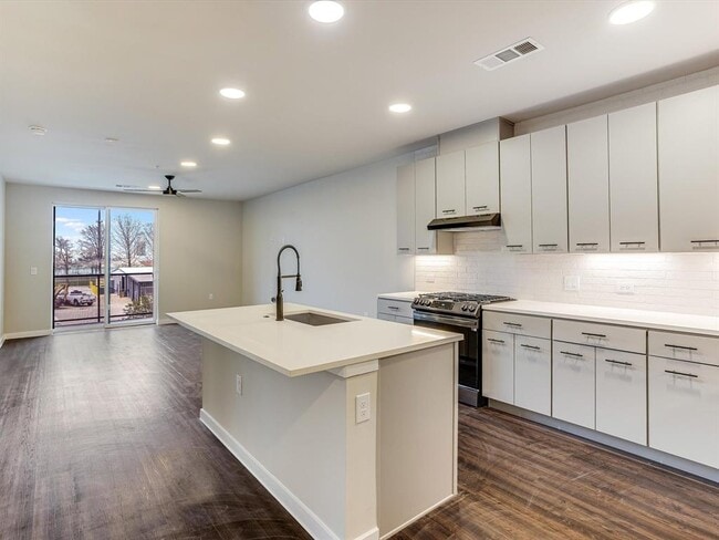 Photo - 4510 Terry-O Ln Unidad 215