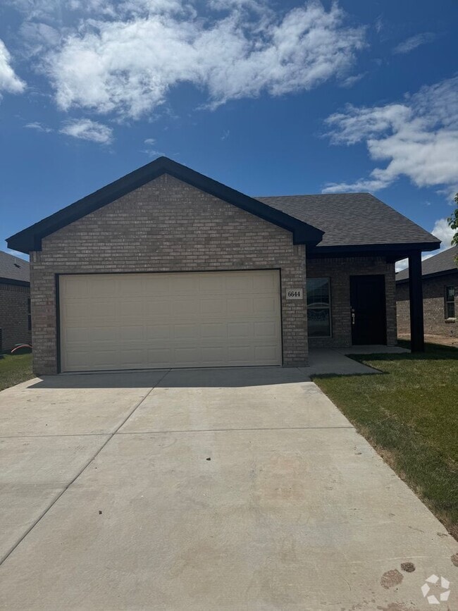 Building Photo - New built located in Glendale area!!! Cany... Rental