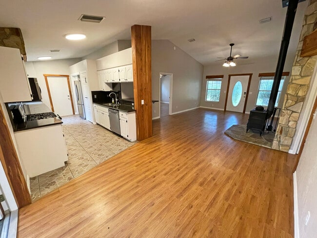 Photo - 417 SW Barney St