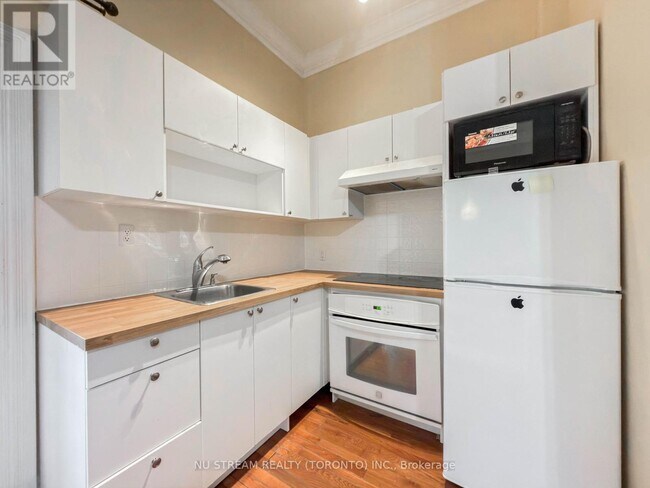 Photo - 72 Snively St