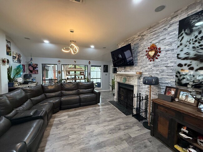 Photo - Beautifully updated home IN THE BLUFFS!