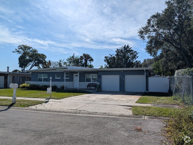 Building Photo - 325 Cherry Ave Rental