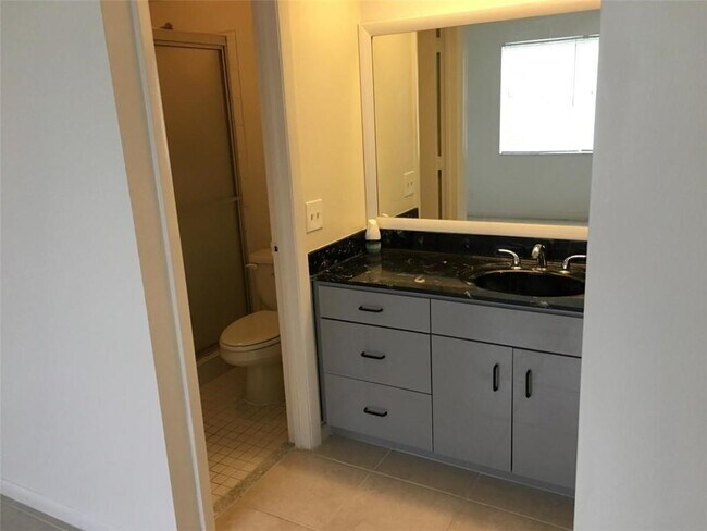 Photo - 3211 NW 103rd Ter Unidad 106-C