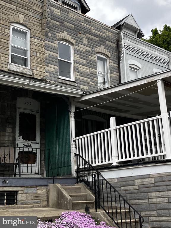 Photo - 437 Linden St
