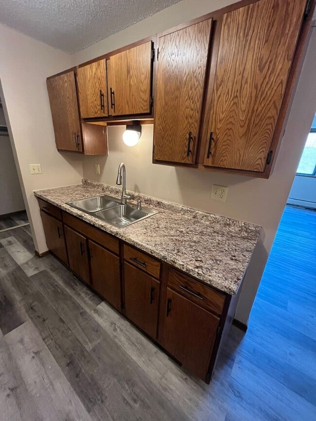 Photo - 6001-6023 E Viking Blvd