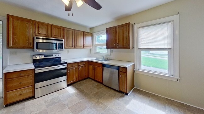 Photo - 129 Loucks St