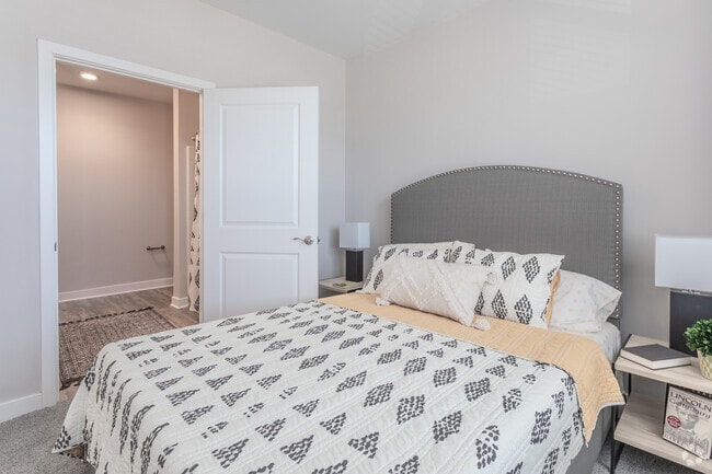 1BR,1BA- 683SF The Reef