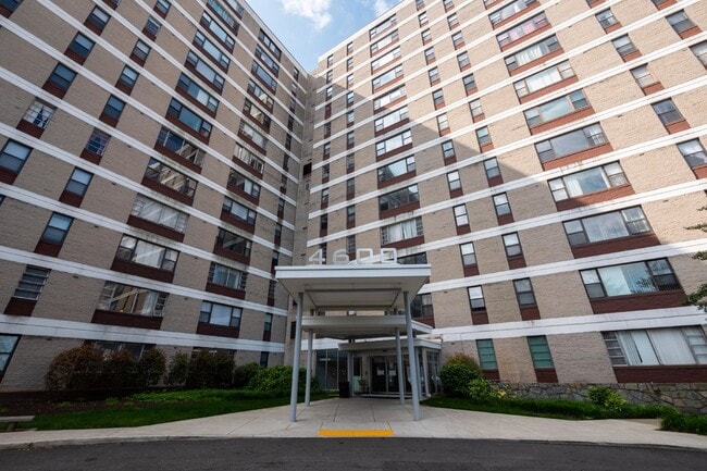 Building Photo - 4600 Duke St Unit 700