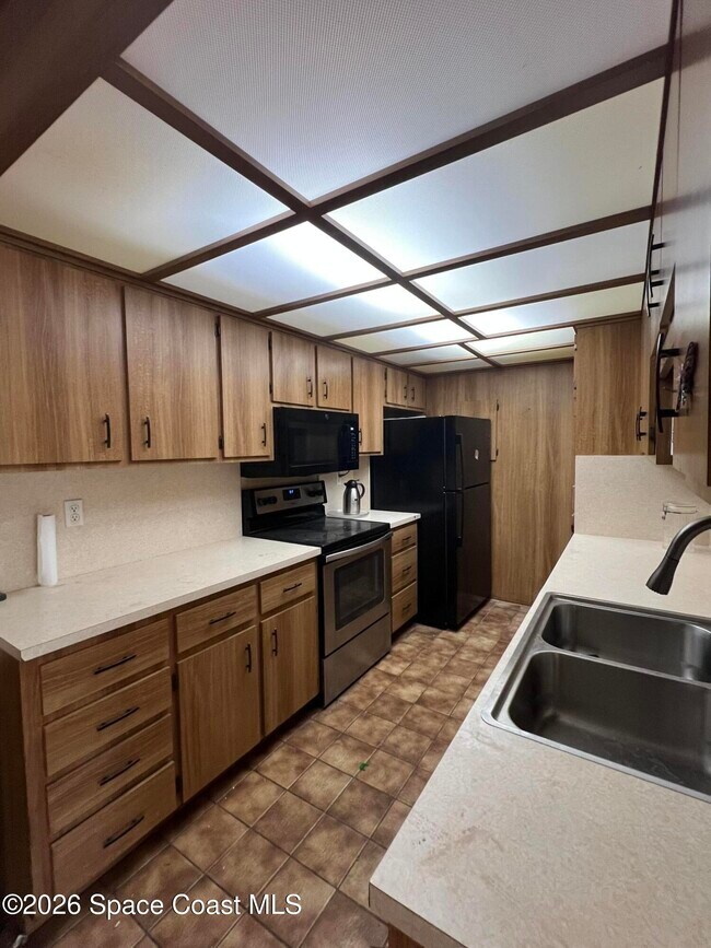 Photo - 304 Crown Blvd