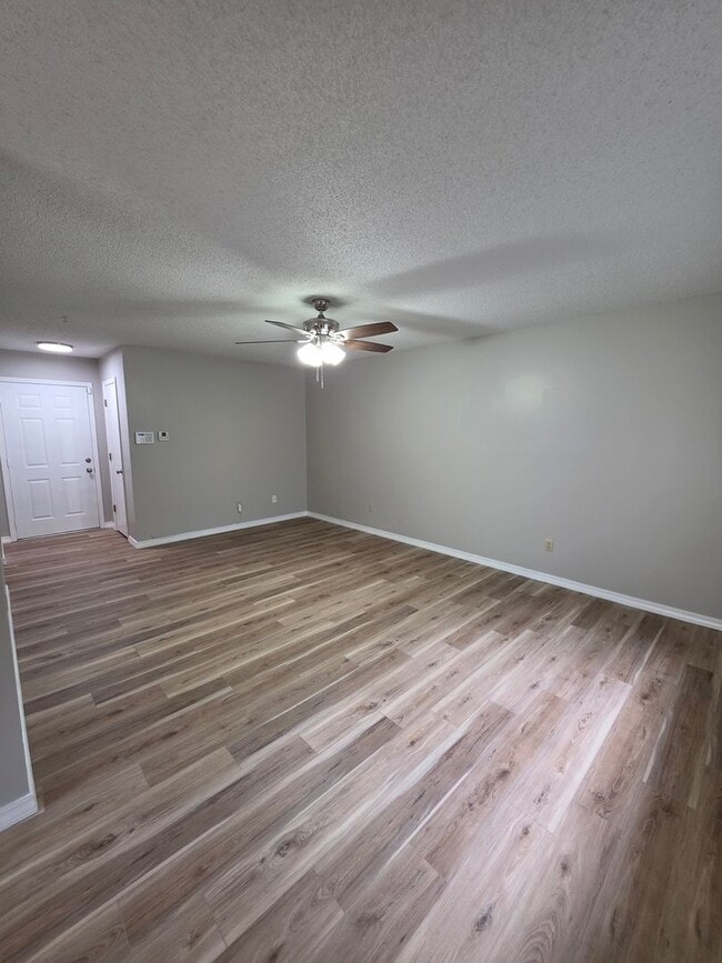 Photo - 1213-1215 University Unidad 1215