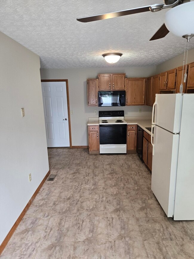 Photo - 1757 N Keebler Ave Unidad 1757