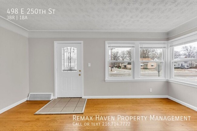 Photo - 498 E 250th St